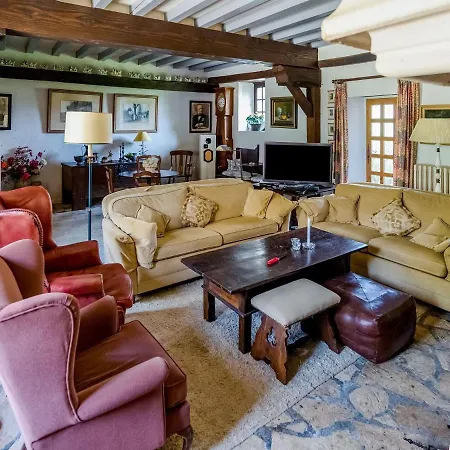 Holiday home Beautiful Castle In With Private Pool Le Veurdre
