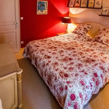 Holiday home Beautiful Castle In With Private Pool Le Veurdre